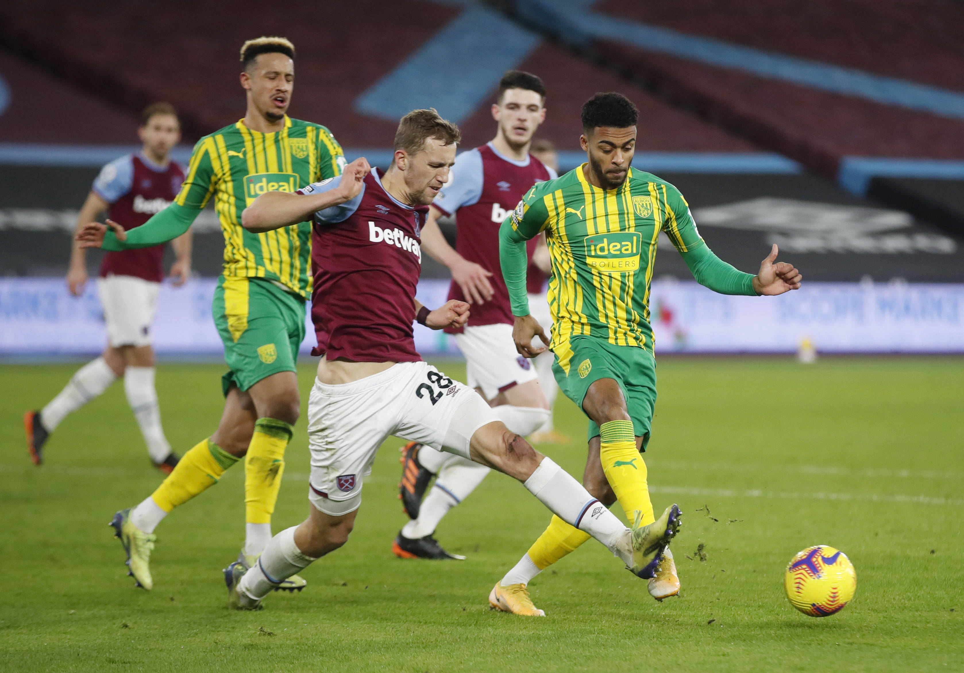 跟队记者：丘库埃泽明天返回米兰，并将接受腿筋伤势检查